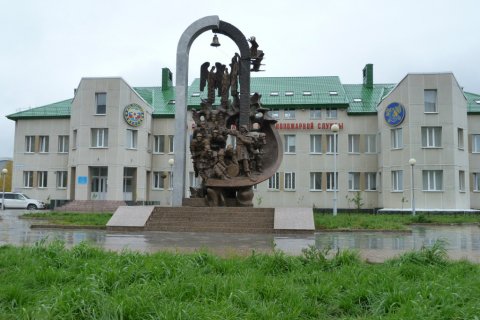 Памятник пожарникам в Нижневартовске.